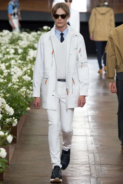 Look 29